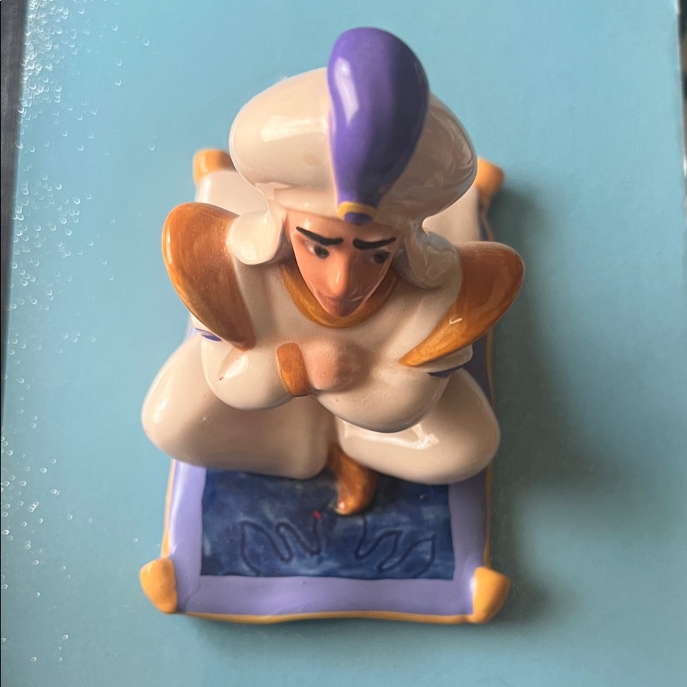 Disney Japan Aladdin on majic carpet Genie Figurine EUC NO CHIPS